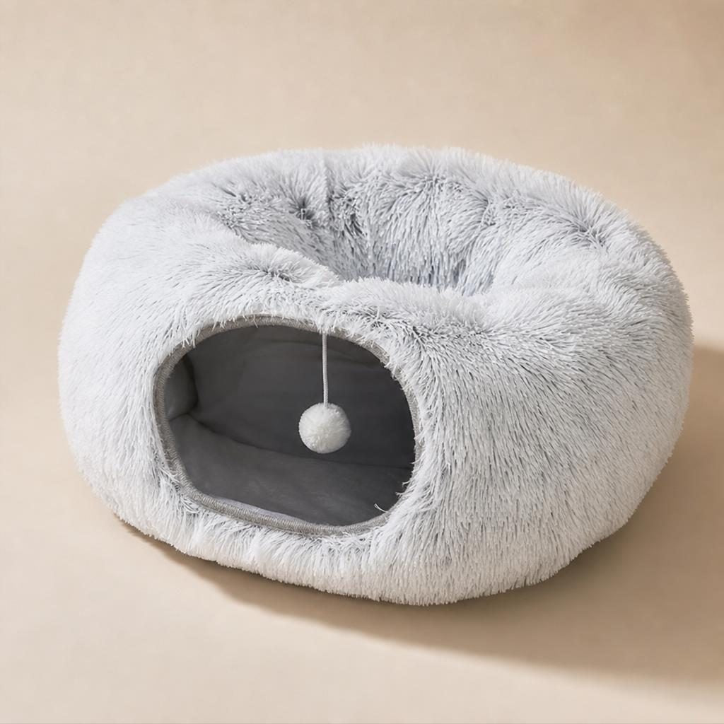 Nid tunnel Faustine en peluche gris clair sur fond uni