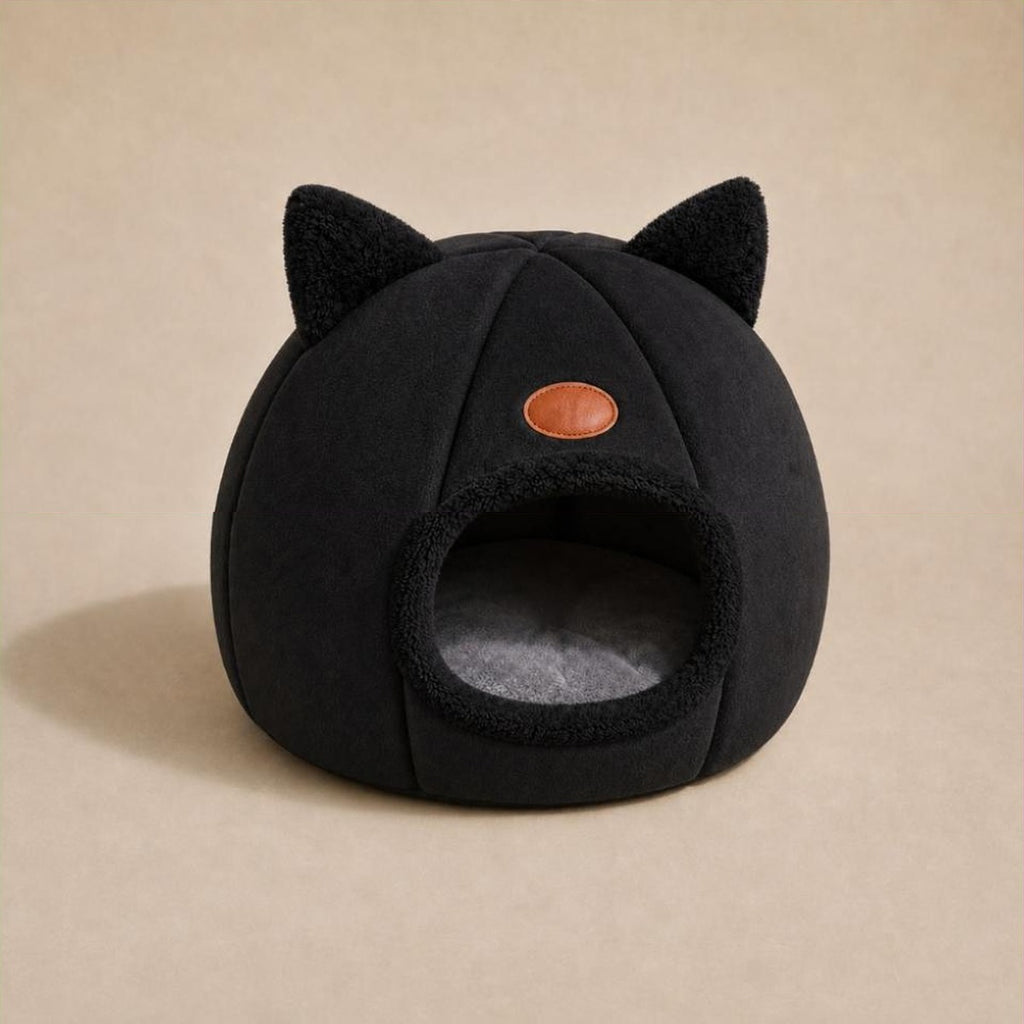 Nid pour chat Alma en coton noir, grotte fermee avec oreilles et coussin amovible