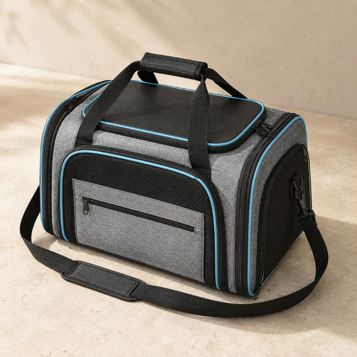 Détail du dessus rigide, des poignées et de la fermeture éclair du sac de transport pour chat